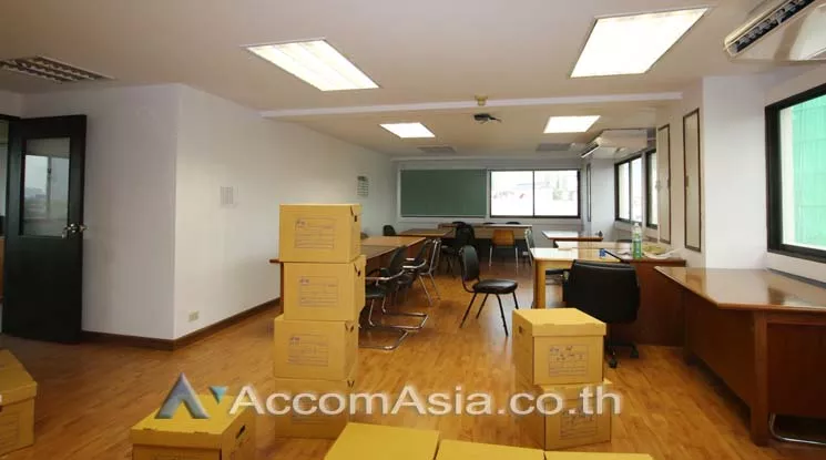  2  Office Space For Rent in Phaholyothin ,Bangkok BTS Ari at Thirapol Building AA14128